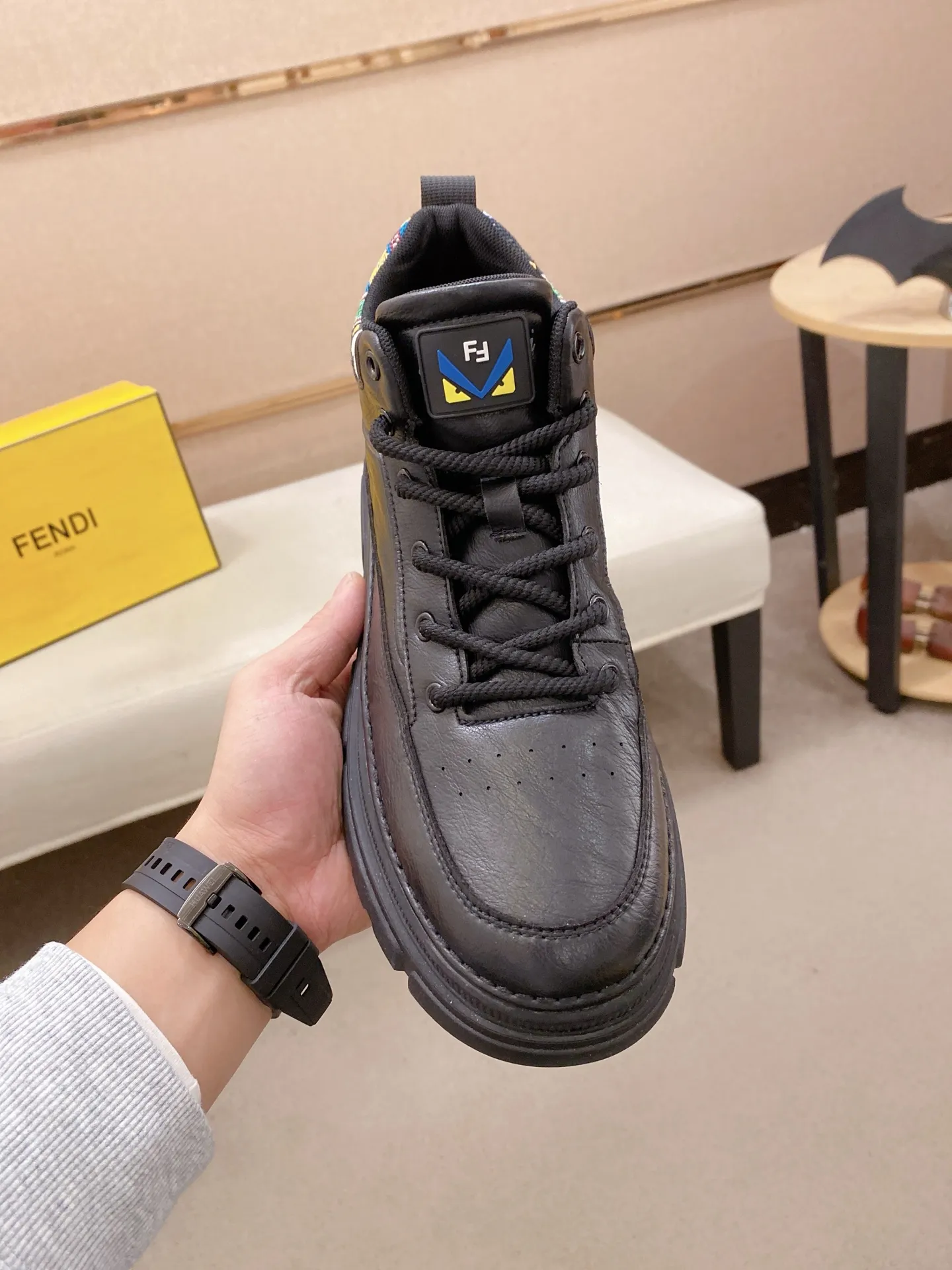 Factory price 442💰 (fendi) New high-top 👊🏻 upper 🇮🇹 imported cowhide fabric 🇩🇪 imported breathable mesh lining. The original outsole is molded to highlight the identity of every man, and the upper foot is elegant and stable🚶🏻🚶🏻The high-end custom counters reproduce the original version📯No matter the wind or rain, the shoe last remains unchanged and can withstand the verification of time🔍️,🔵 Size: 38-44